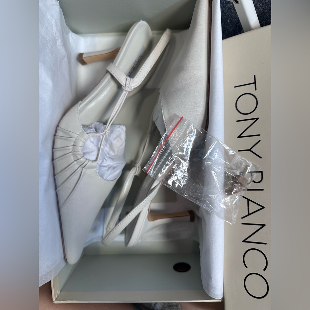 Like new Tony Bianco Sakai Slingback Pump in Dove Nappa leather pointed kitten - Picture 2 of 10